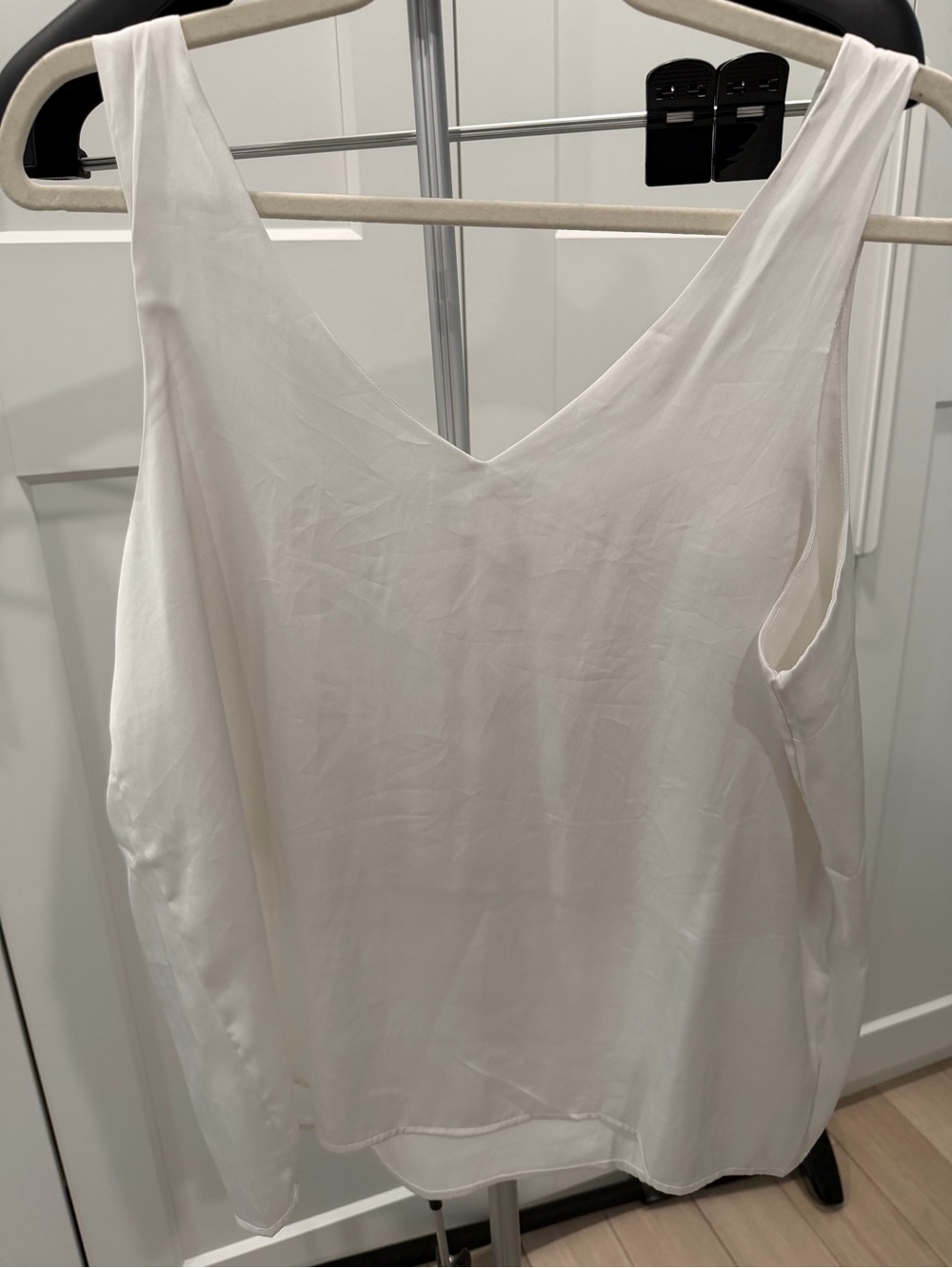 Women's White V-Neck Sleeveless Blouse